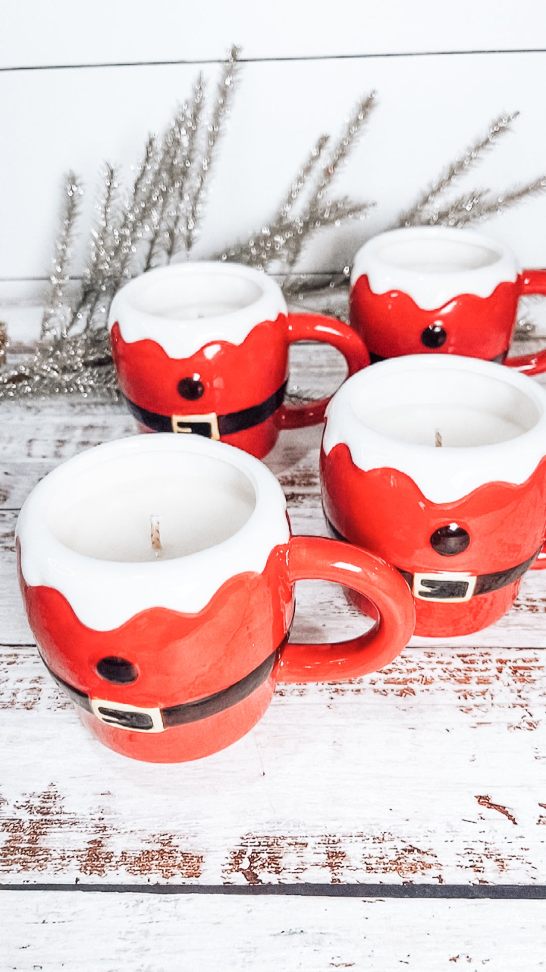 Santas Suit 10 Ounce Candle